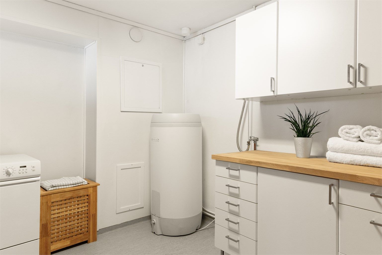 - Vaskerom med egen inngang fra carport -