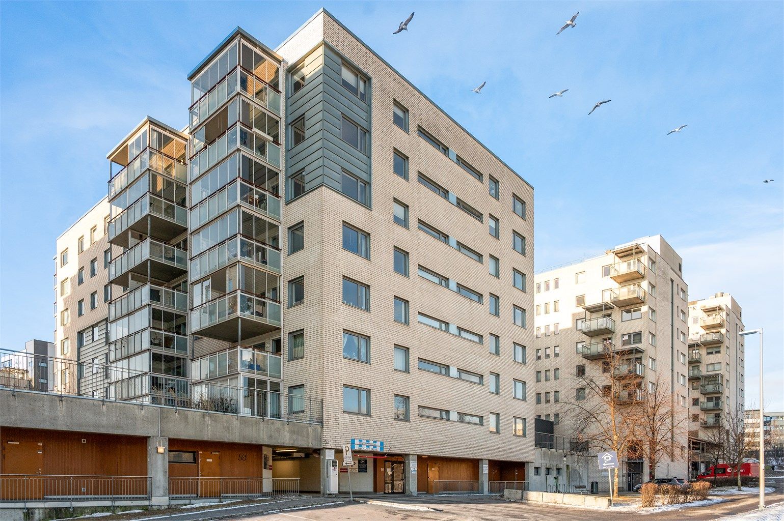 Leiligheten hører til Borettslaget Hasle Torg I, et veldrevet borettslag med USBL som forretningsfører. 