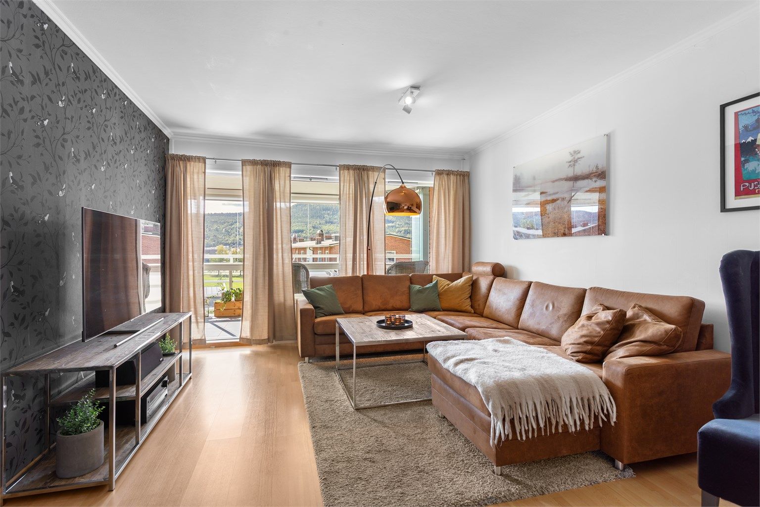 Stue med plass til sofagruppe