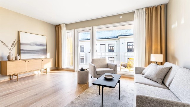 Leiligheten ble ferdigstilt tidlig i 2025 og byr fortsatt på mye av ny-følelsen. Overtakelse kan om ønskelig skje raskt.