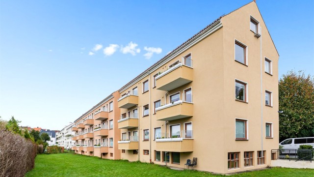 Velkommen til Stokkaveien 67A. Dette er en attraktiv leilighet i et veldrevet borettslag, perfekt for deg som ønsker en lys og lettstelt bolig med kort vei til både natur og byliv.