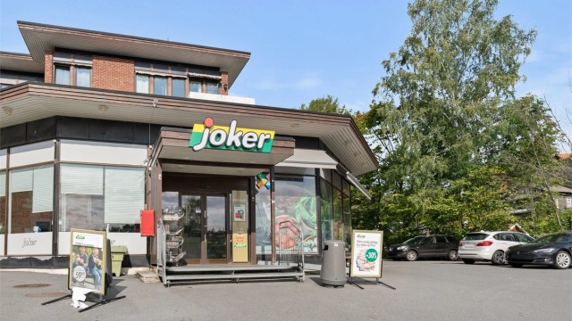 Dagligvarehandelen gjøres enkelt hos Joker Ljan, som ligger i gangavstand fra boligen
