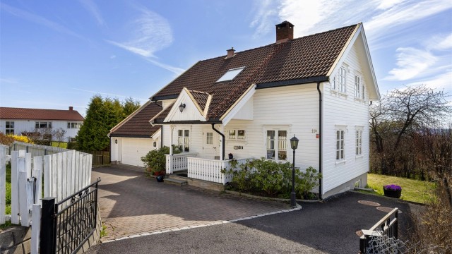 Velkommen til Kastanjeveien 11B! Foto: Petter Tanum/Tanum foto