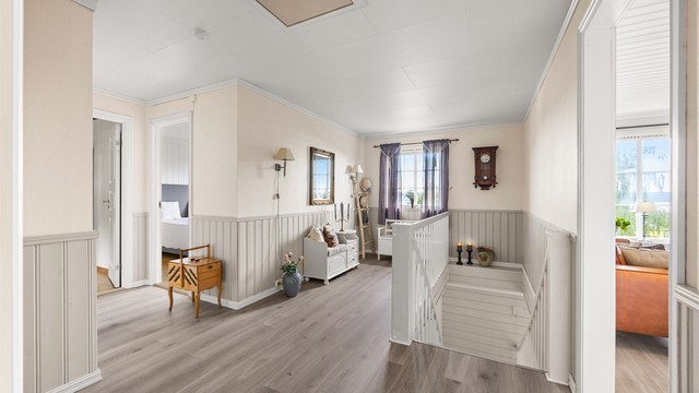Loftstuen i andre etasje fungerer som et bindeledd mellom soverommene og stuen.