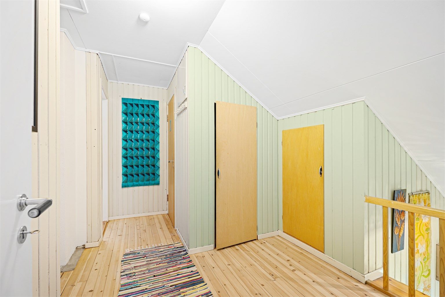 2. Etasje - Gang med kott med oppbevaringsplass