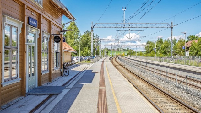 Kråkstad stasjon i kort avstand fra boligen