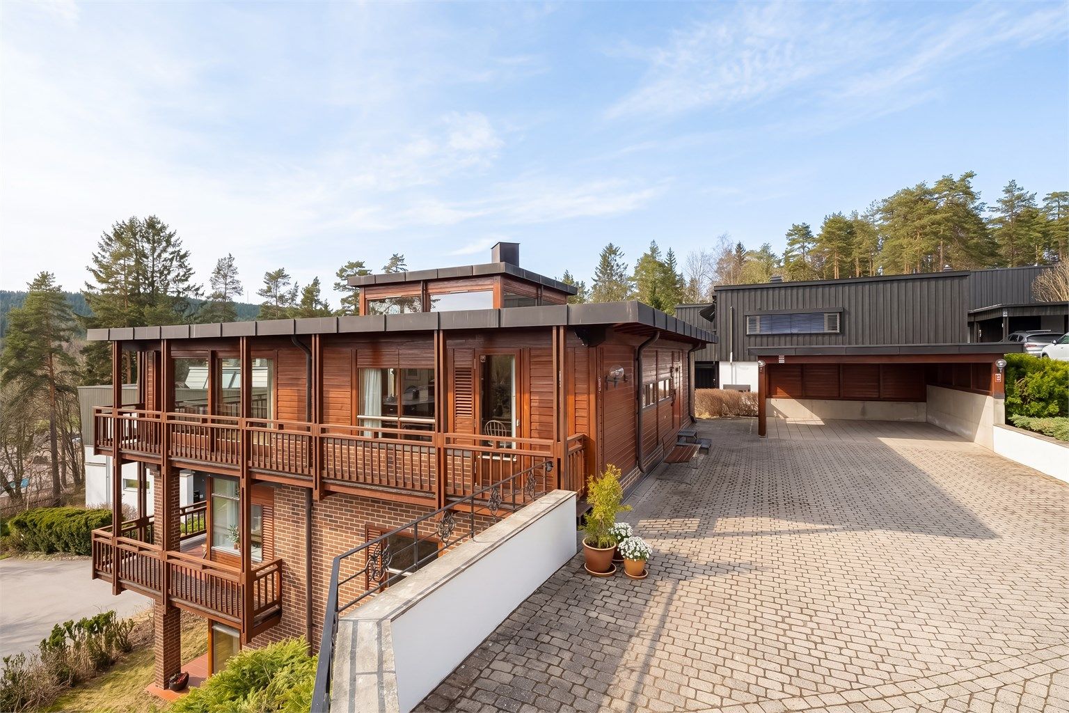 Velkommen til Folke Bernadottes vei 27 C! Presentert av Sara Marie Zachariassen og Therese Ekeli Berg v/ Krogsveen Eiendomsmegling.