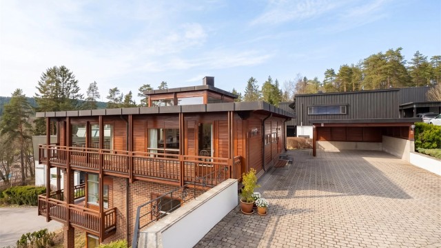 Velkommen til Folke Bernadottes vei 27 C! Presentert av Sara Marie Zachariassen og Therese Ekeli Berg v/ Krogsveen Eiendomsmegling.