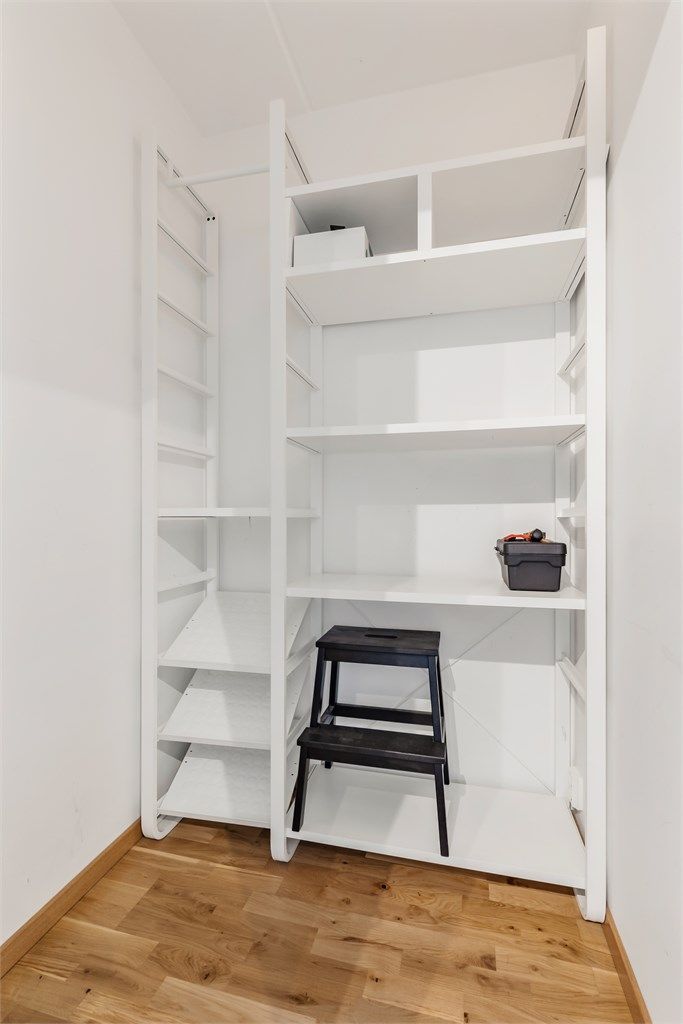 Godt med lagringsplass i innvendig bod og i kjellerbod på ca. 3 kvm