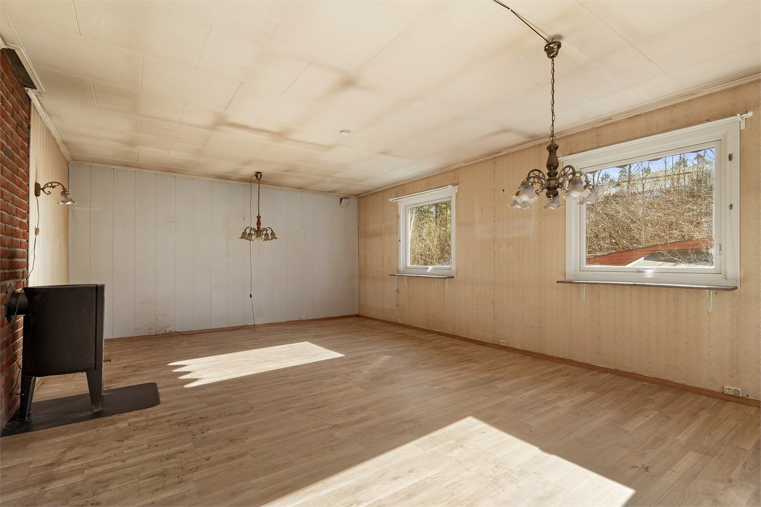 Stue i 1.etg - Boligen har behov for fullstendig renovering 