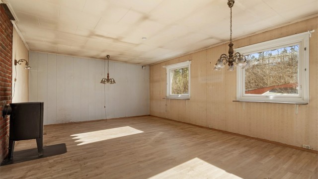 Stue i 1.etg - Boligen har behov for fullstendig renovering