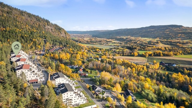Boligblokken ligger svært godt til – på den øverste delen av feltet, grensende til skogsområder