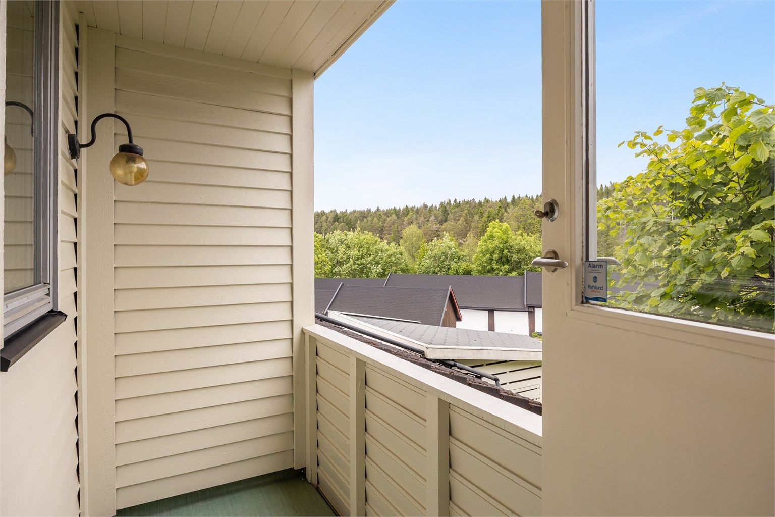 Overbygget nordvendt veranda på 3 kvm.