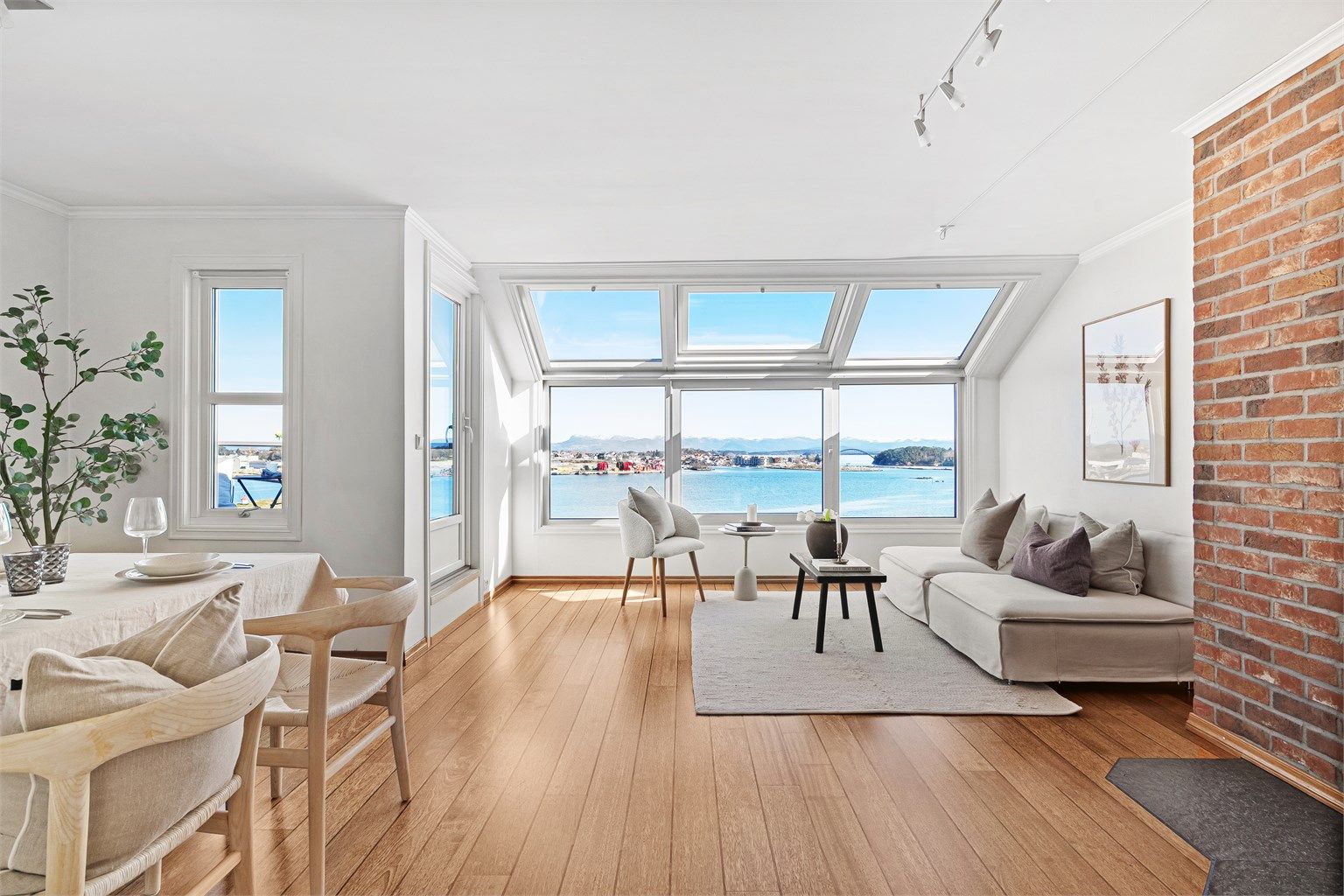 Lene Hviding v/Krogsveen eiendom har gleden av å presentere Veritashammaren 31. 