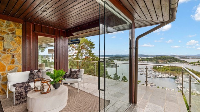 Lun og skjermet terrasse