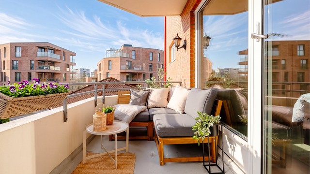 Fra hovedsoverommet er det utgang til en herlig balkong med god plass til ønsket utemøblement.