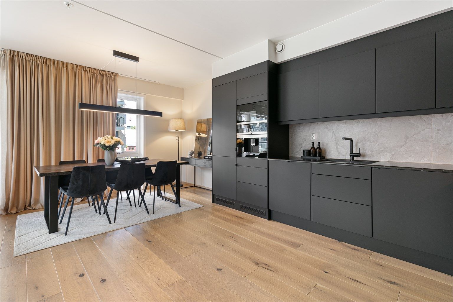 Modernisert leilighet med kjøkken fra 2022.