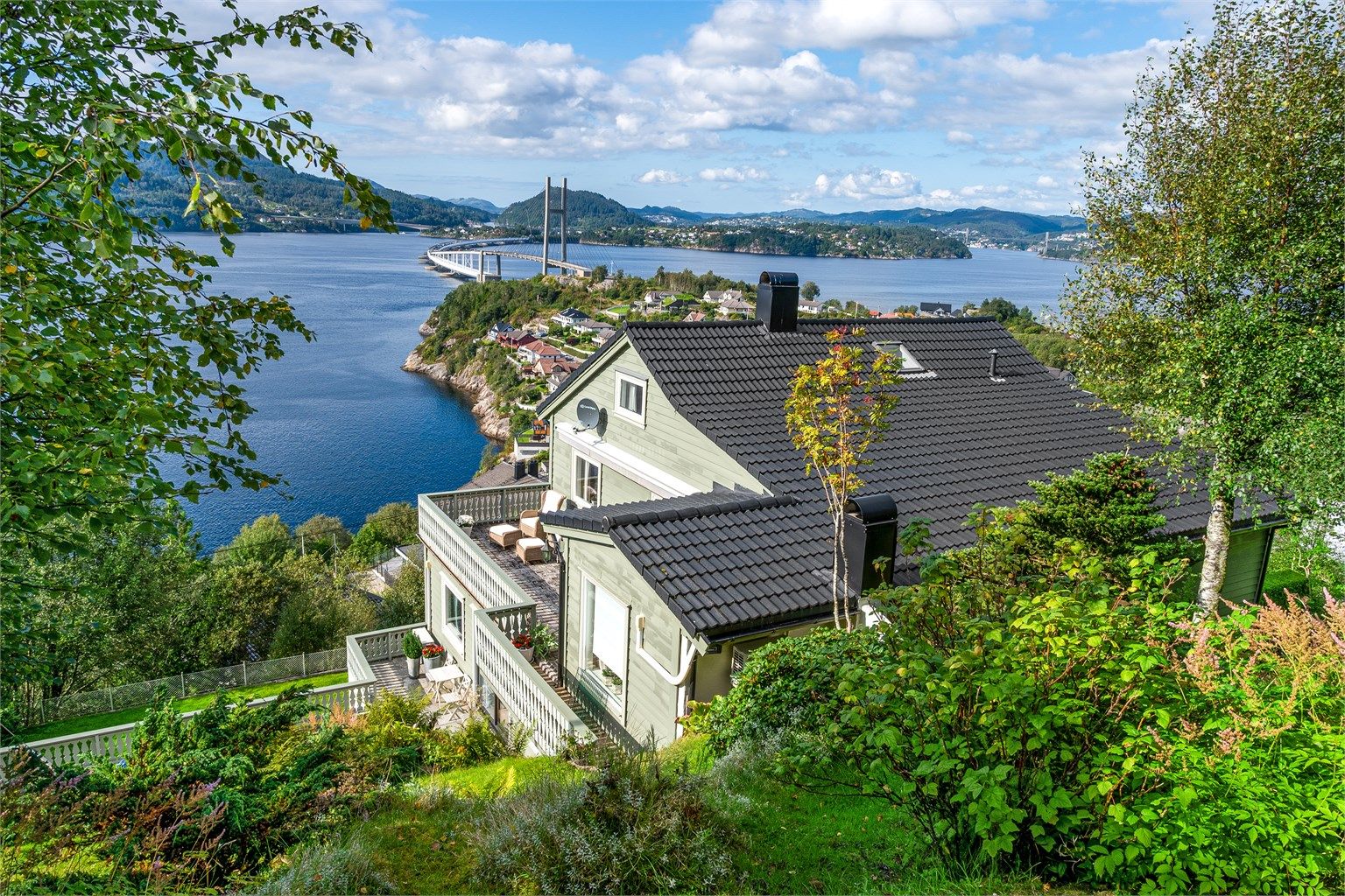 Velkommen til spektakulære Tellevikvegen 93! Presenteres av Ingvar Nypan og Henriette Muri for Eiendomsmegler Krogsveen