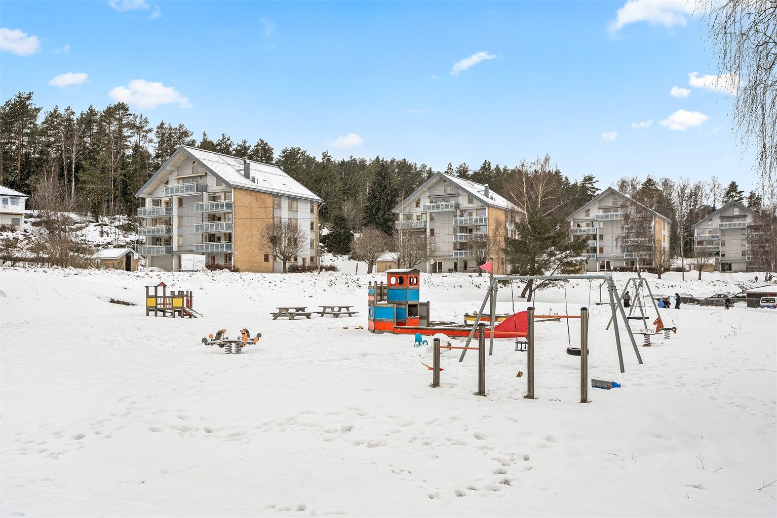 Uteområde - flotte områder på borettslagets tomt hvor barn kan leke i trygge omgivelser