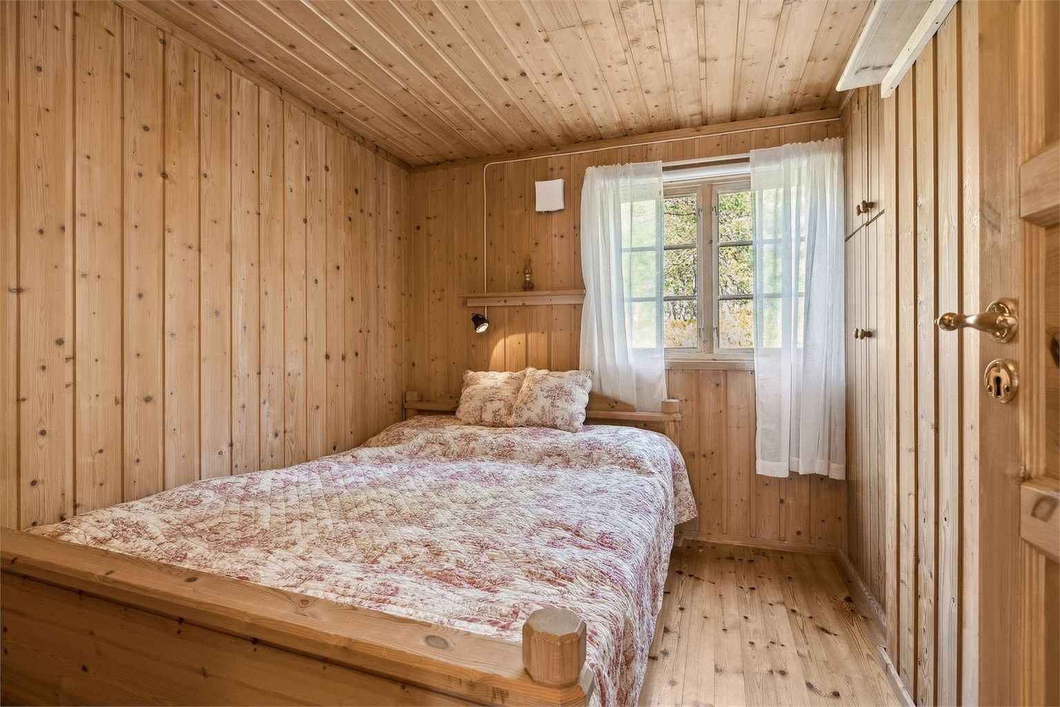 Romslig hovedsoverom.