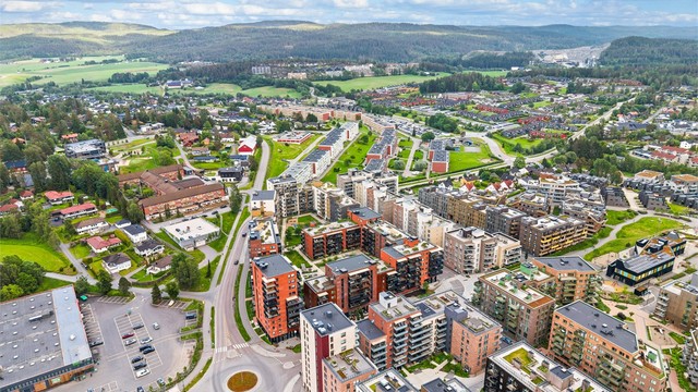 Fra leiligheten er det kort vei til flotte turområder i Østmarka, med blant annet Losby og Mønevann.