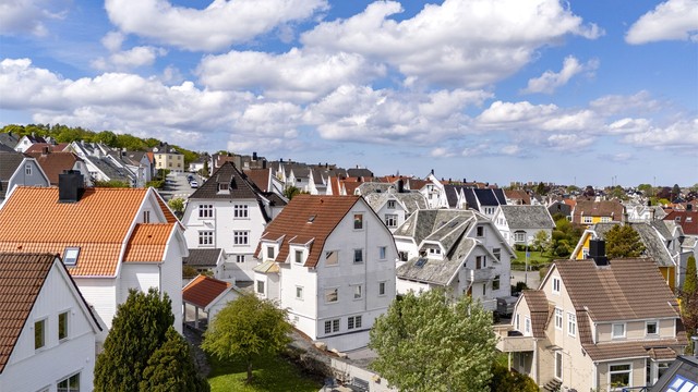 Attraktiv beliggenhet på Våland med kort gangavstand til skole, barnehage og buss.