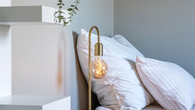 Et allsidig soverom med plass til både oppbevaring og ønsket møblement.