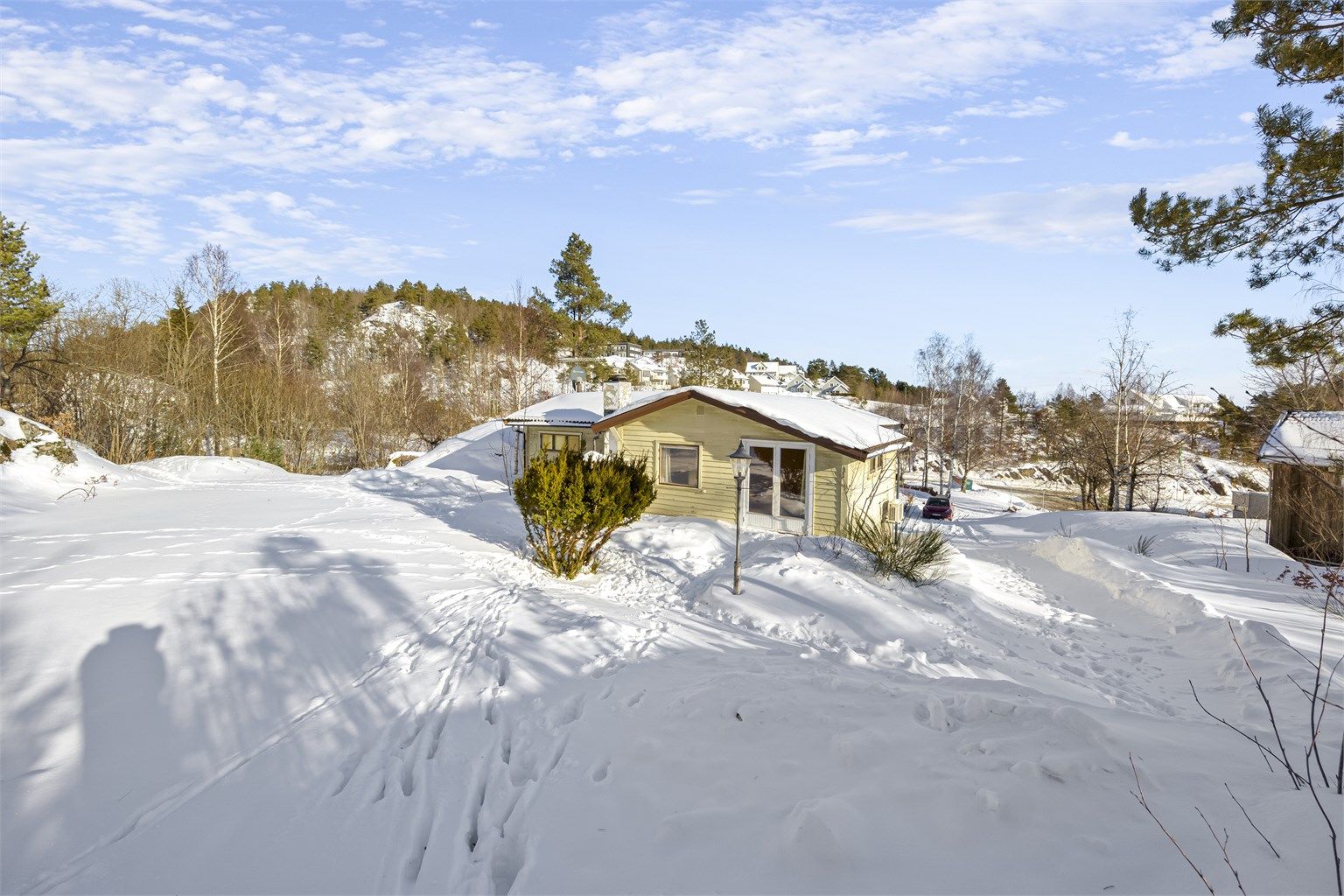 Flott beliggenhet med knapt to minutter til skolen.