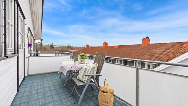 3-roms leilighet med to romslige balkonger på totalt 18 m²