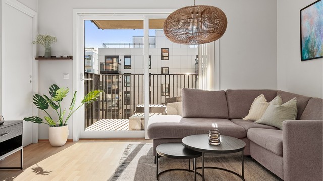 Skyvedør til balkong gir en forlengese av leiligheten store deler av året.