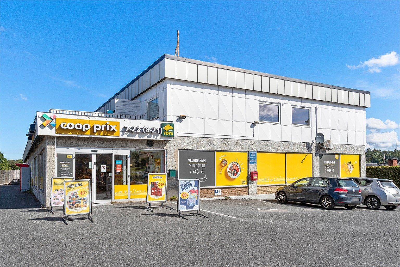 Coop Prix ligger rett utenfor døren for en enkel handel i hverdagen.