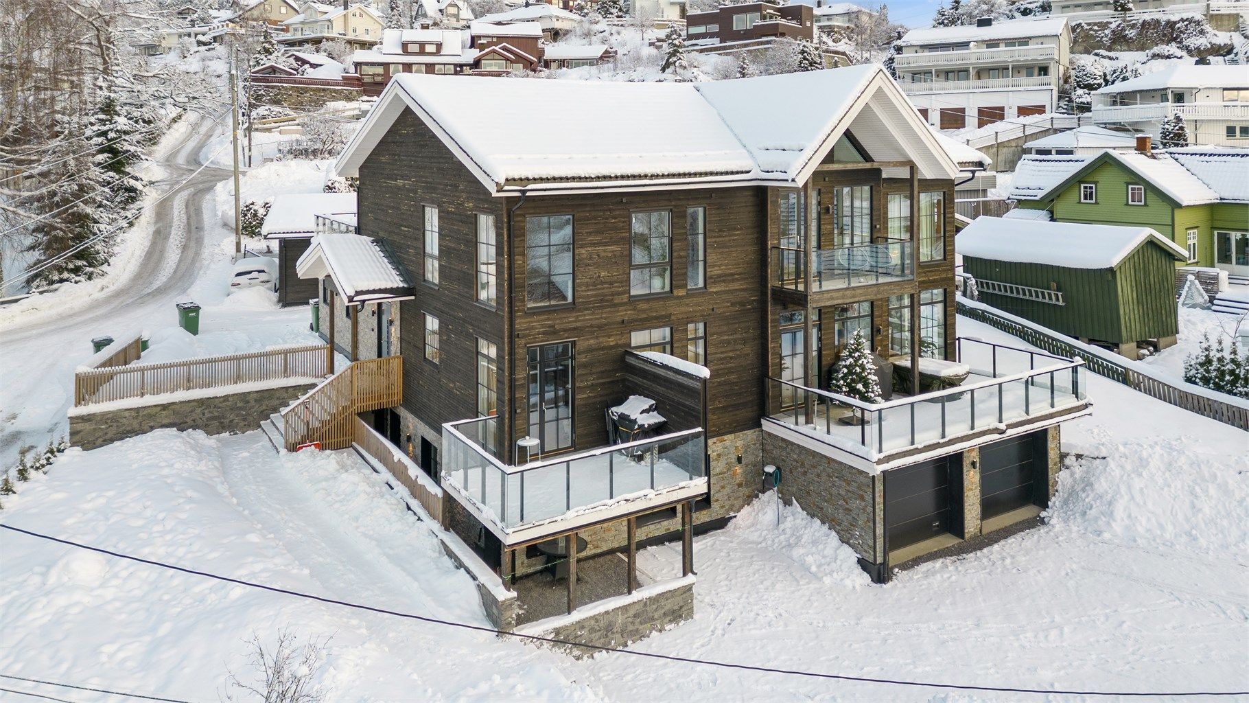 Eiendomsmegler Krogsveen v/Per Inge Hunvik ønsker velkommen til Jutulstigen 2A!