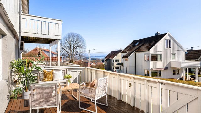 Velkommen til Almeveien 3D - en fin leilighet på populære Byhaugen. Leiligheten ligger i en rolig gate og grenser til friareal og utsiktspunkt.