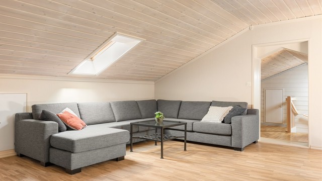 Himlingshøyden i loftsetasjen er målt til ca. 2,32 meter på det høyeste.