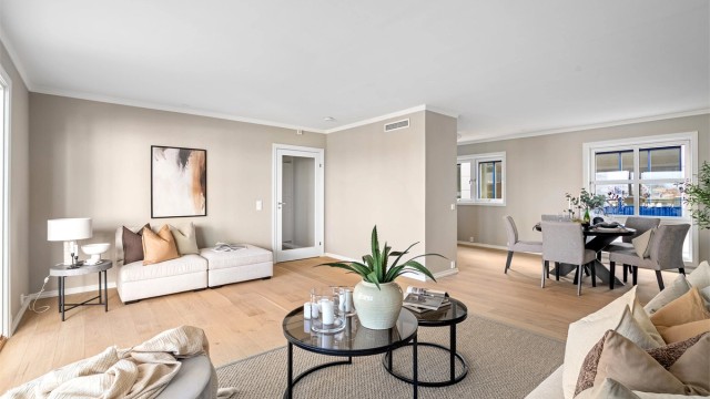 Stue og kjøkken ligger i en delvis åpen løsning, og er et sosialt rom med god romfølelse.