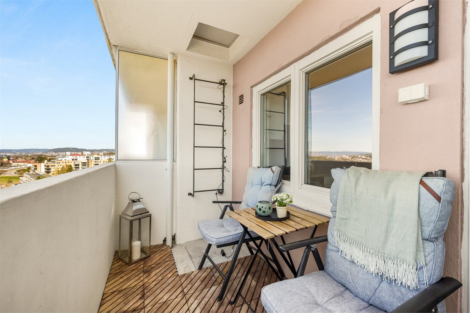 Her kan man nyte gode solforhold og hyggelige grillkvelder, da både gass- og elektrisk grill er tillatt.