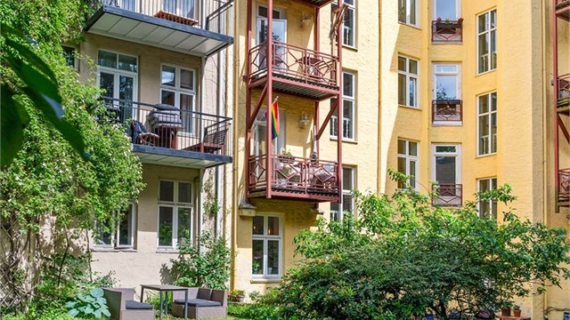 Fint opparbeidet bakgård.