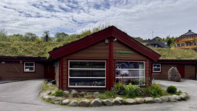 Læringsverkstedet barnehage ligger like ved skolen