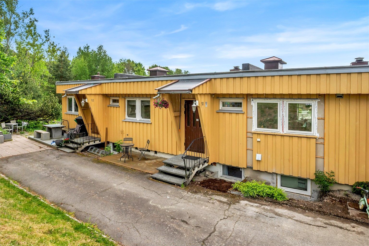 Inngangsparti med markterrasse på 6 kvm.