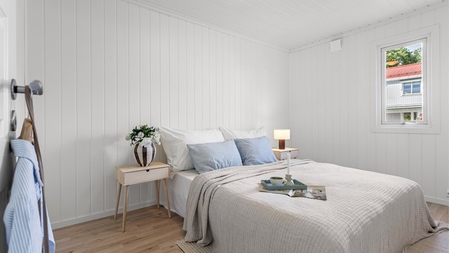 Soverom 1 med laminat på gulv
