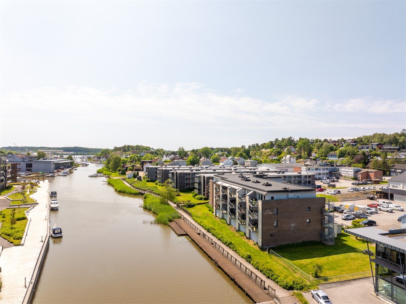 Floa Terrasse Borettslag på Ørebekk er som navnet antyder idyllisk beliggende helt inntil Seutelven - rett utenfor bykjernen.