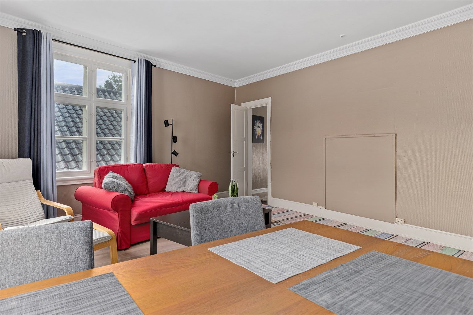 God takhøyde og en flott leilighet