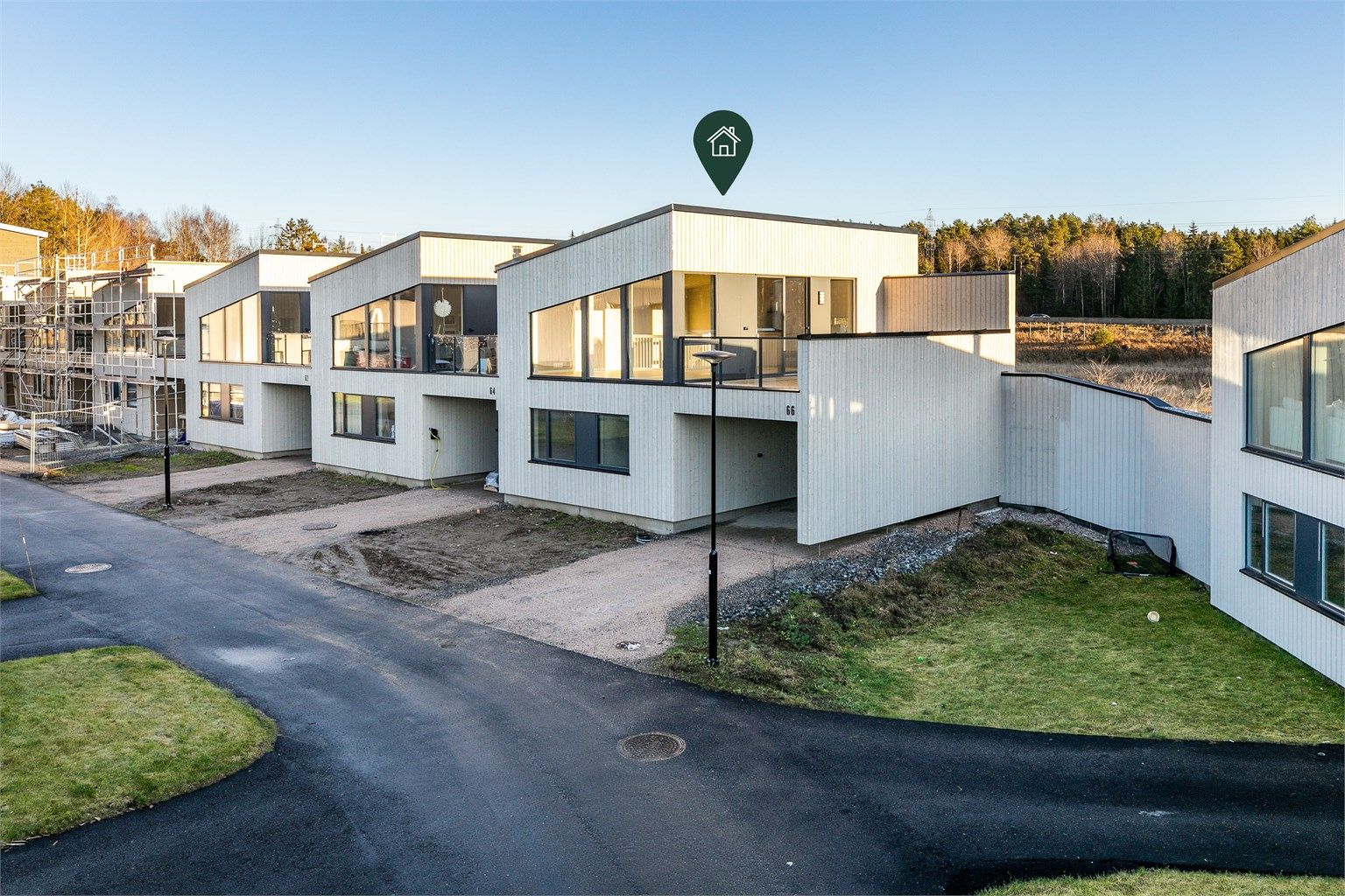 Hanna Jacobsens vei 66 presenteres av Krogsveen. 
Fotograf; Børge Oppegård.