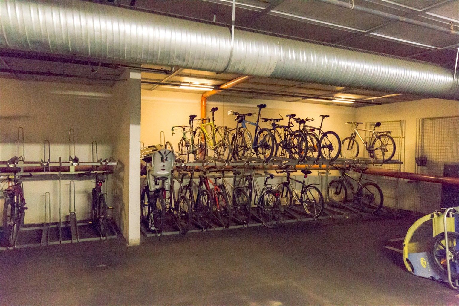Garasjeanlegget har felles sykkelparkering