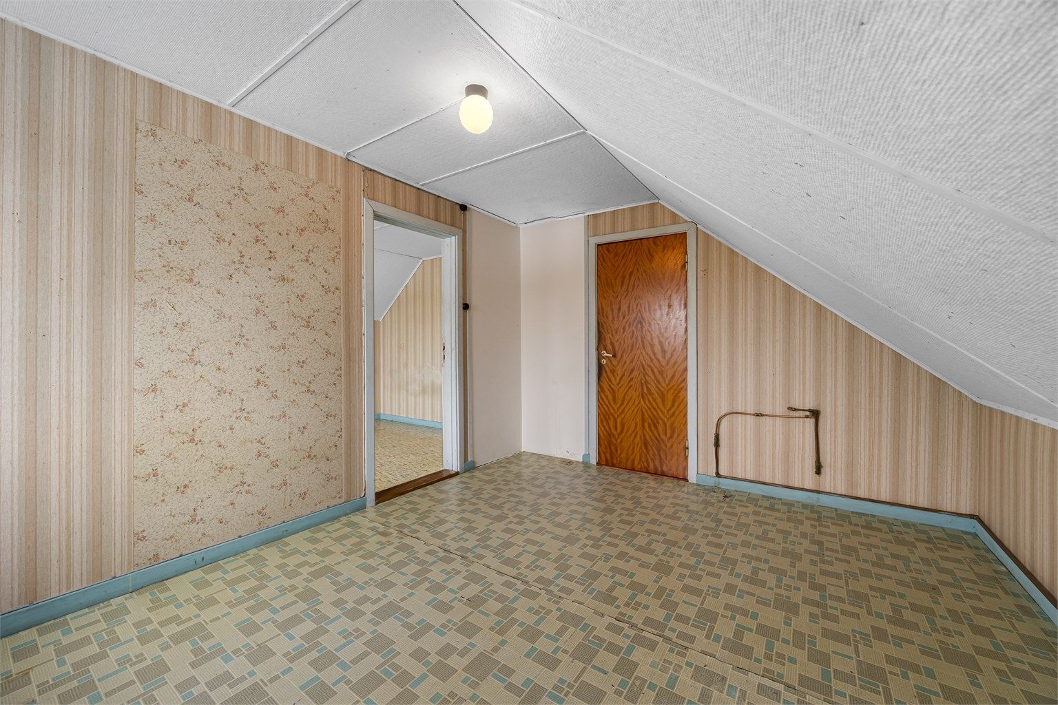 Soverom, med soverom innforbi også.