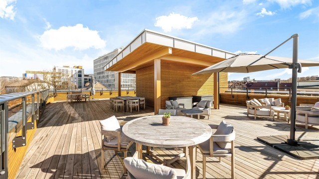 Flere sittegrupper og god plass på takterrassene.