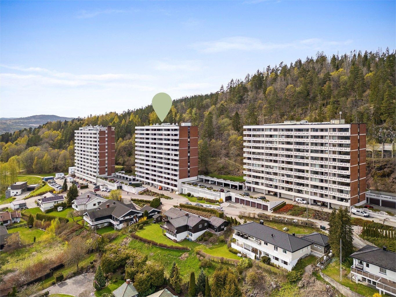 Stille og rolige omgivelser i nærområdet, likevel kort avstand til Drammen sentrum. 