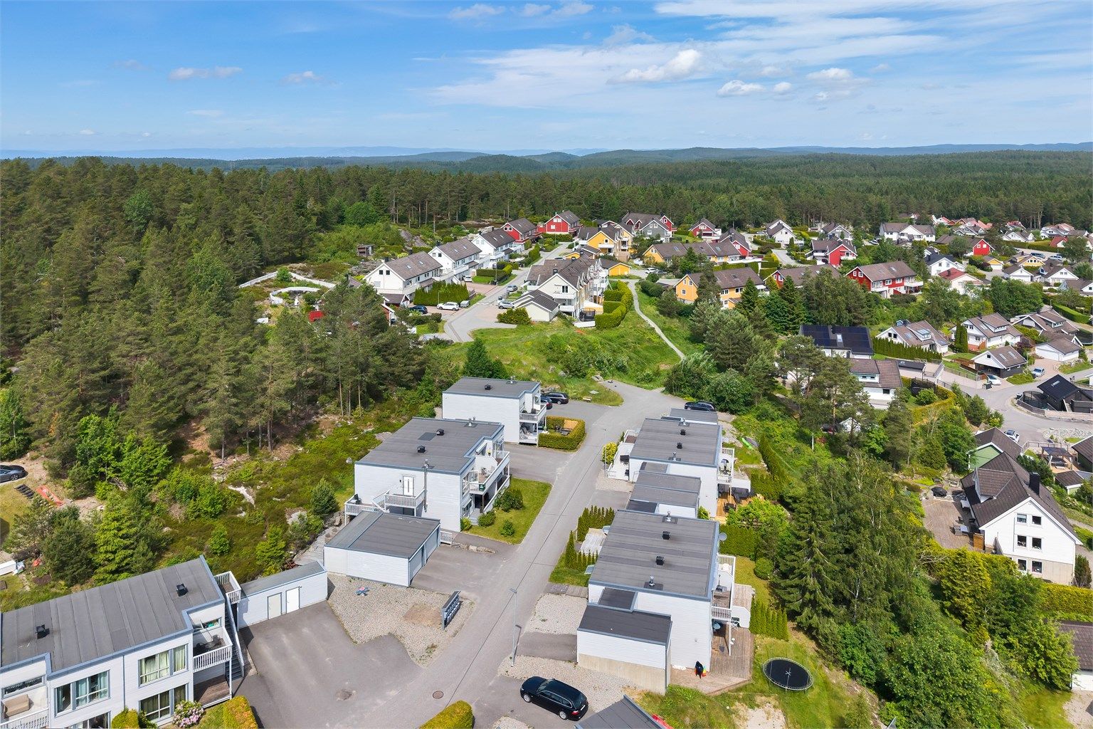 Rolig og barnevennlig boligfelt øverst på populære Bøleråsen. Marka i umiddelbar nærhet og kort vei til det meste! 