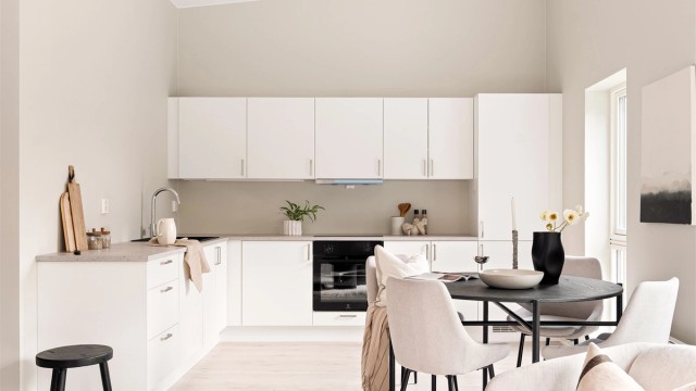 Leiligheten er oppført i tråd med nyeste tekniske standard og har i tillegg moderne overflater og innredninger. Fotograf; Kristoffer Kristiansen