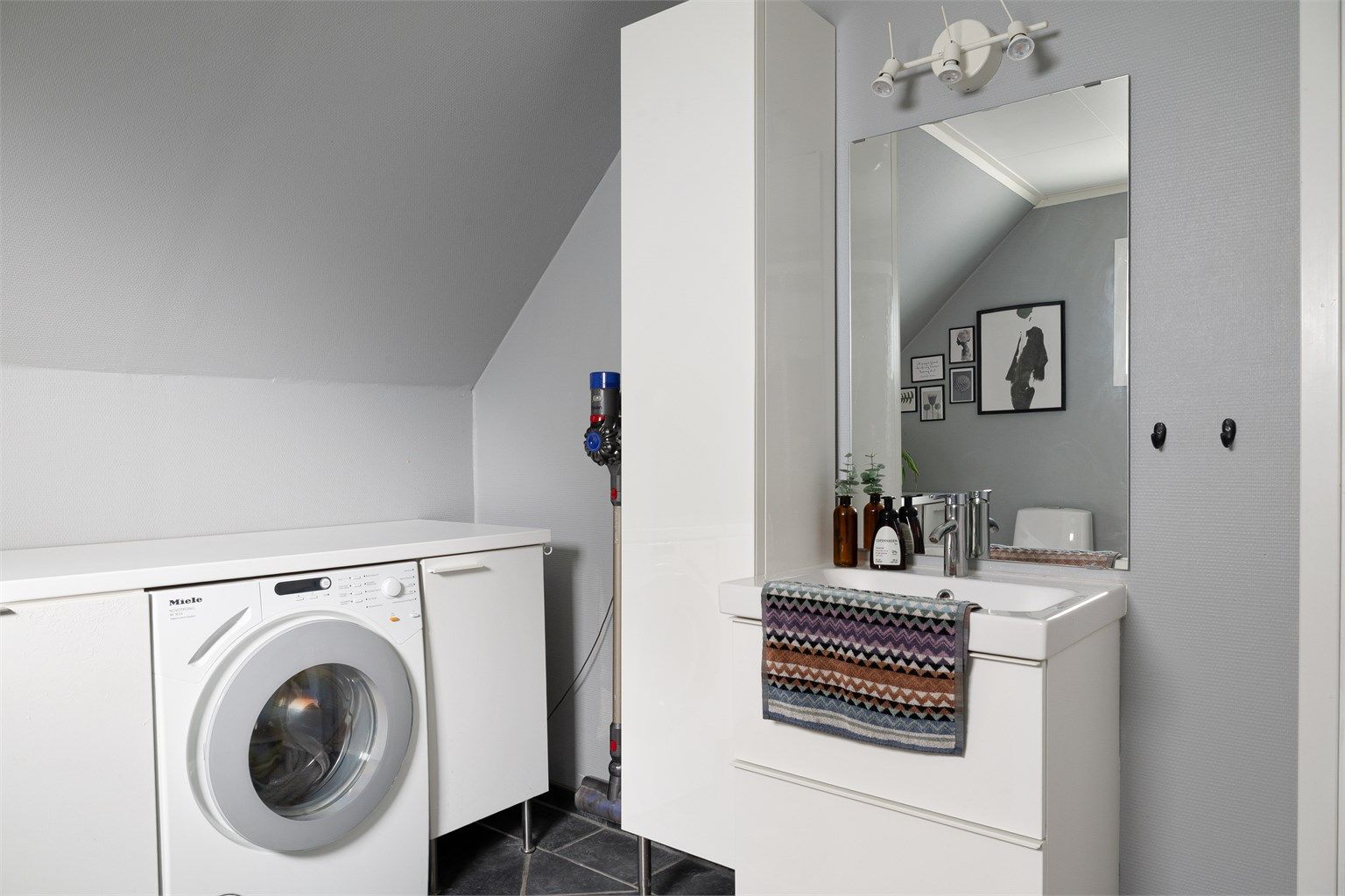 Vaskemaskin er inkludert i handelen. 